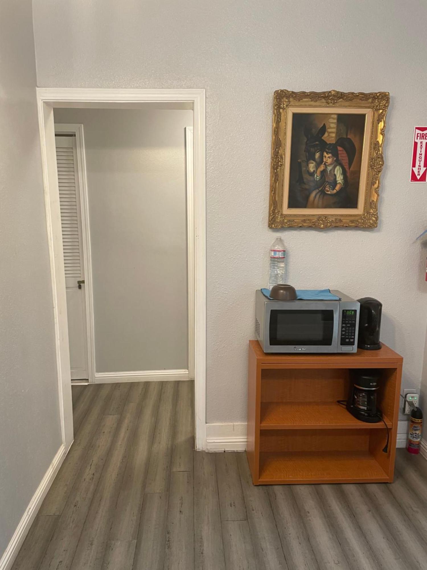 Small Private In With Free Strong Wifi!!! Séjour chez l'habitant