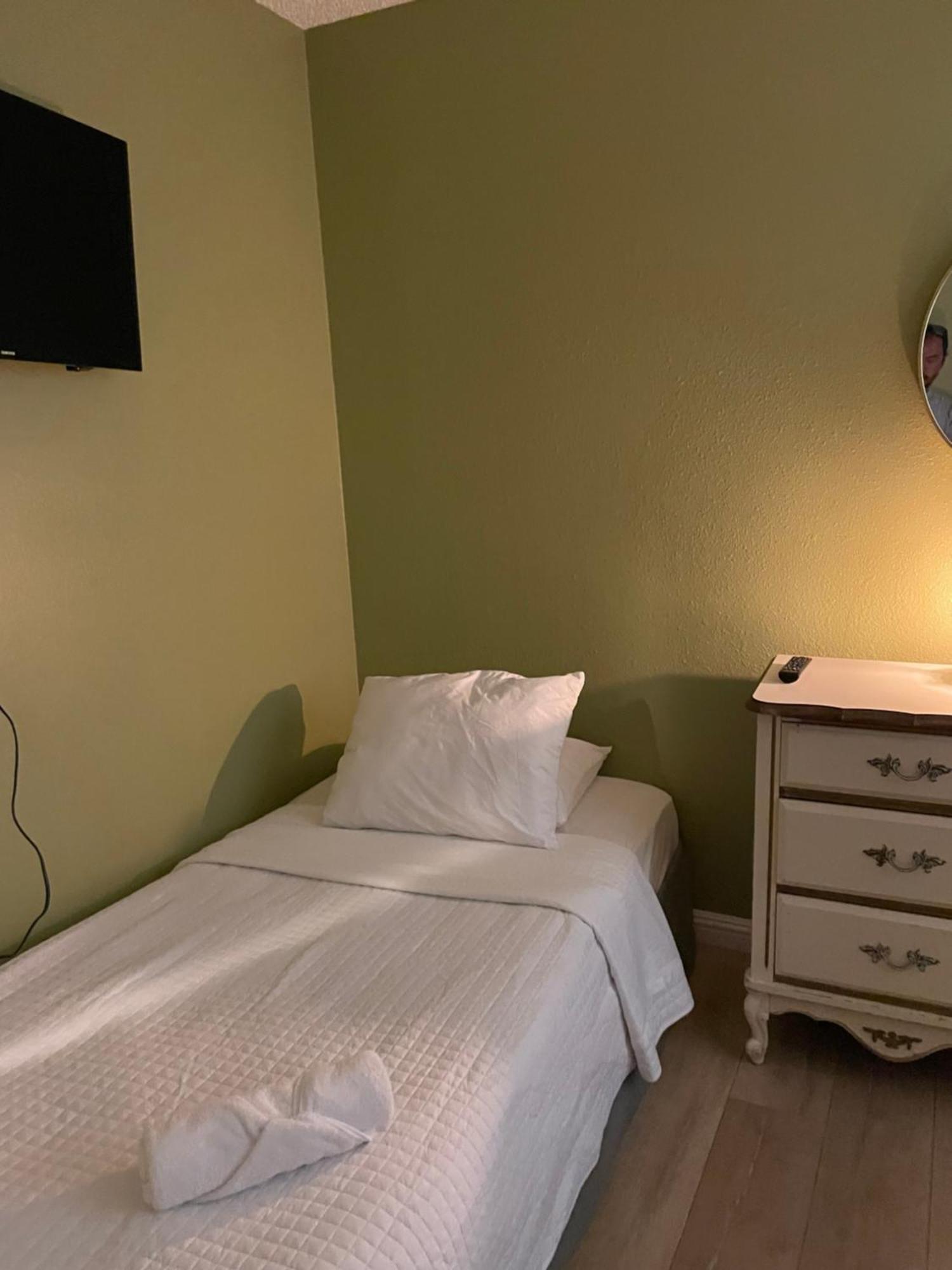 Small Private In With Free Strong Wifi!!! Los Angeles
